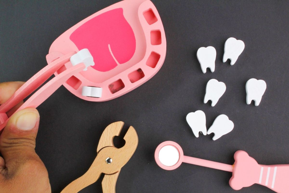 Managing Throbbing Pain After Tooth Extraction | Rockville Centre for ...